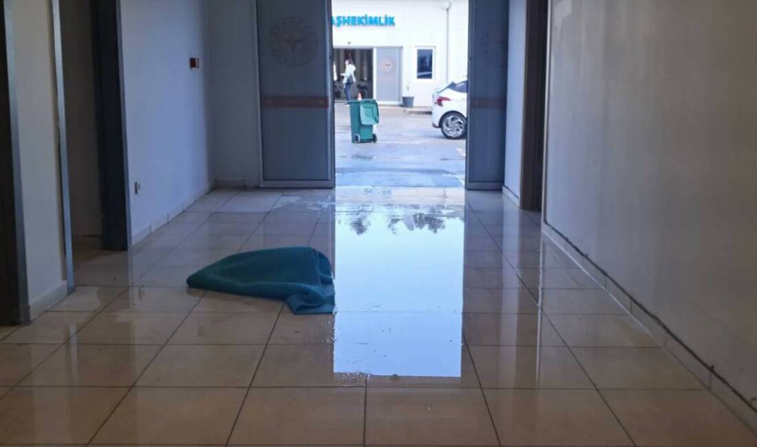 Hatay’da Defne Devlet Hastanesi’nin hizmet dışı kalmasına yol açan su