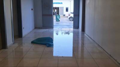 Hatay’da Defne Devlet Hastanesi’nin hizmet dışı kalmasına yol açan su