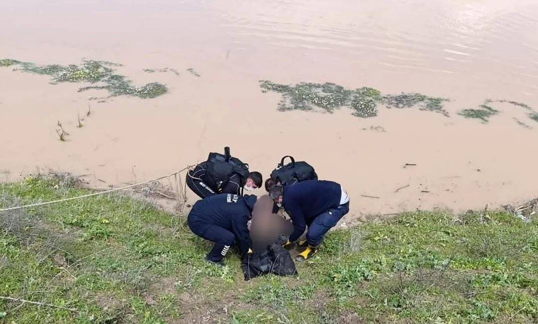 Hatay’ın Kumlu ilçesinde sulama kanalında bir erkek cesedi bulundu.