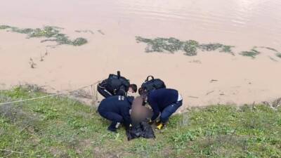 Hatay’ın Kumlu ilçesinde sulama kanalında bir erkek cesedi bulundu.
