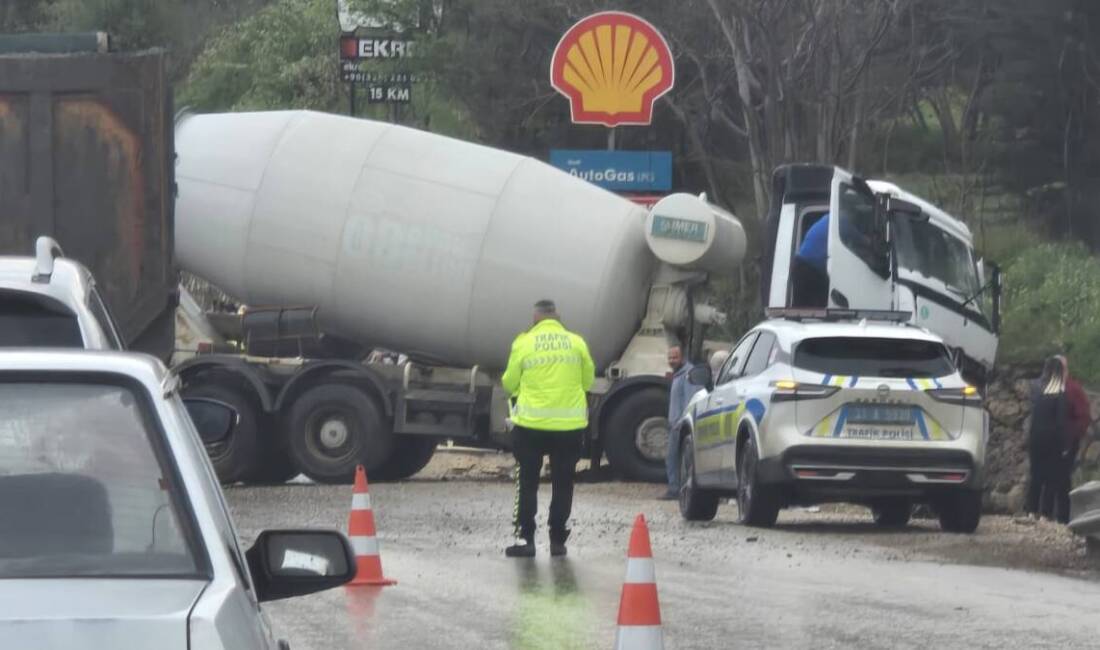 Hatay’ın Defne ilçesine bağlı Tavla Mahallesi mevkiinde beton mikseri ile