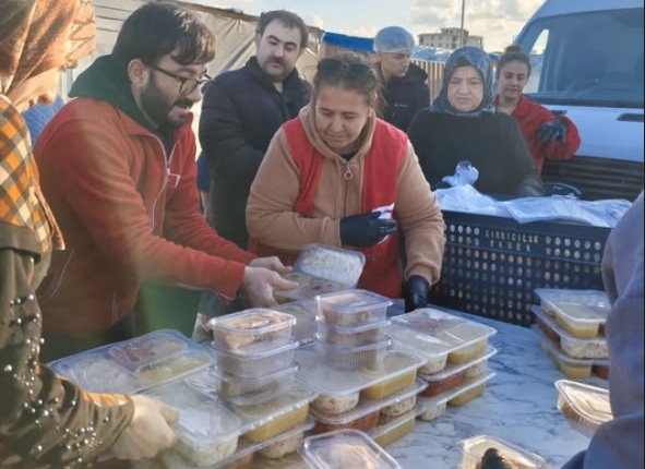 Türk Kızılay Antakya Şubesi, “Ramazan’ın bereketi paylaştıkça çoğalıyor” şiarıyla başlattığı