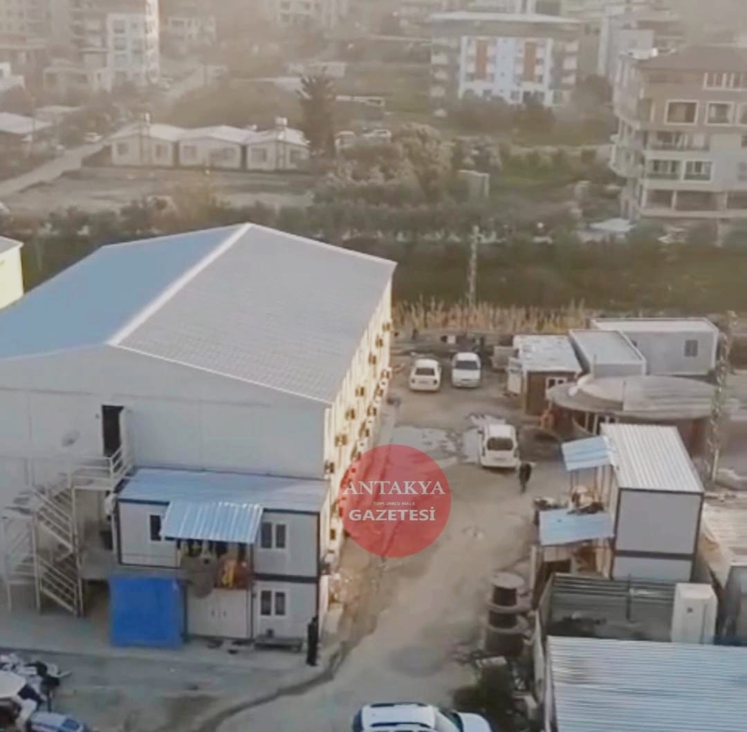 Hatay’ın Defne ilçesine bağlı Çekmece Mahallesi’nde deprem öncesi mahalle sakinlerinin