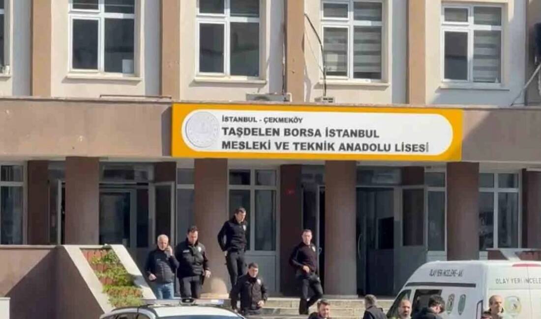 İstanbul Çekmeköy’de bir lisede 17 yaşındaki öğrenci, yanında getirdiği bıçakla