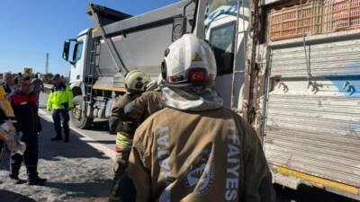 Hatay’da iki kamyonun karıştığı trafik kazası can aldı. Aynı istikamette