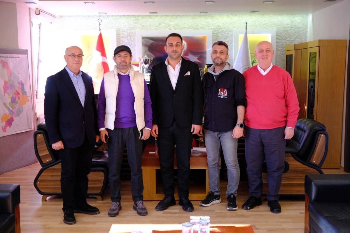 Halk TV’de yayınlanan Görkemli Hatıralar programının hazırlayıcısı ve sunucusu Serhan