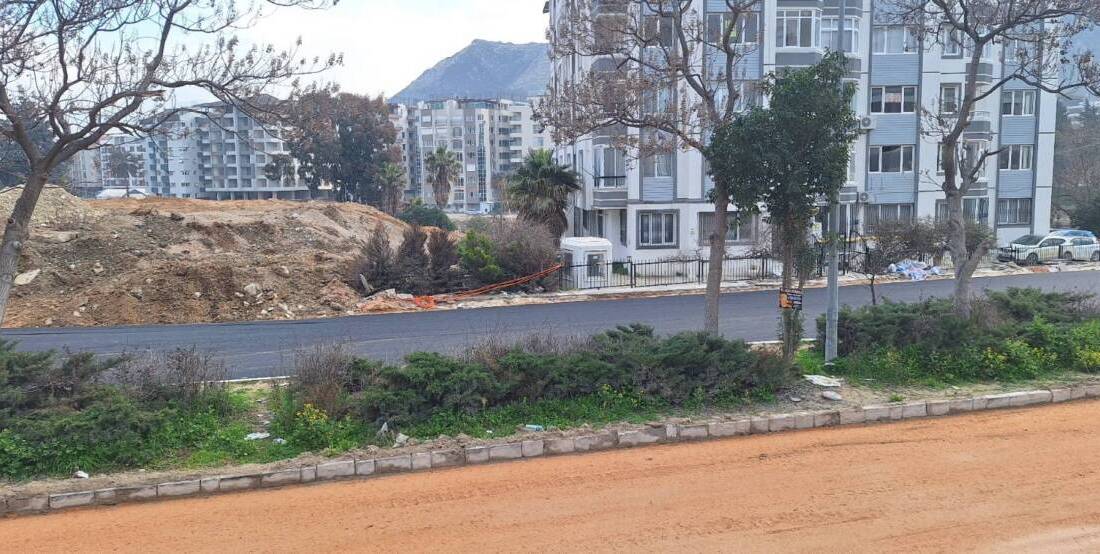 Antakya ile Defne ilçelerini birbirine bağlayan Mehmet Yeloğlu Köprüsü’nde çalışmalar