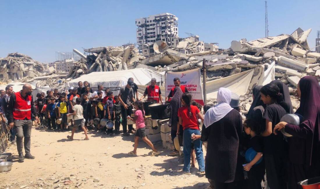 Ramazan ayı boyunca insani yardım faaliyetlerini sürdüren Türk Kızılay, savaş