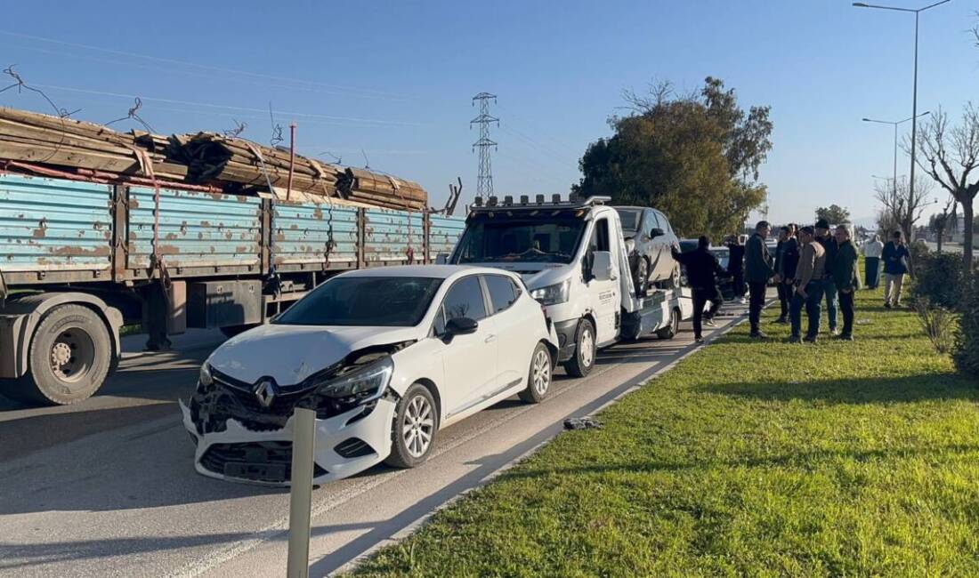 Hatay’ın Antakya ilçesinde zincirleme bir trafik kazası meydana geldi. Edinilen