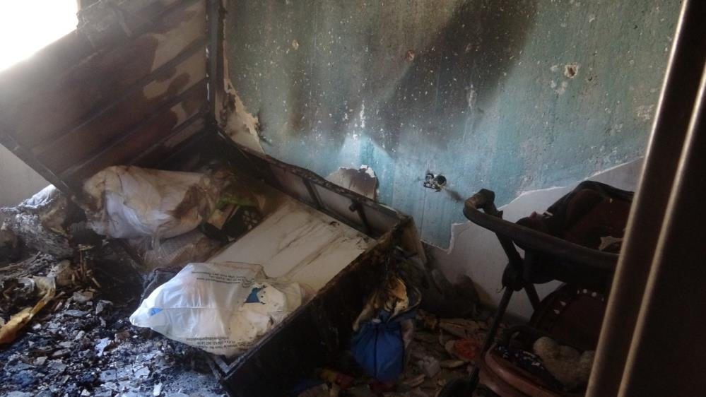 Hatay’ın Antakya ilçesinde bir apartman dairesinde çıkan priz kaynaklı yangın,