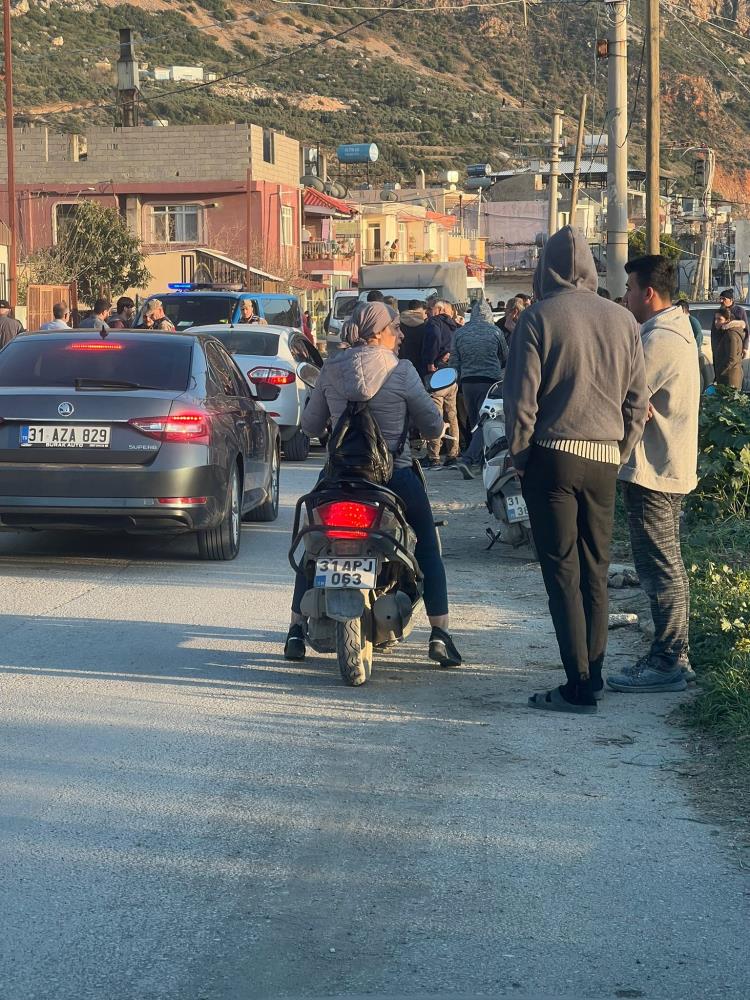 Hatay’ın Samandağ ilçesinde otomobil ile motosikletin çarpışması sonucu meydana gelen