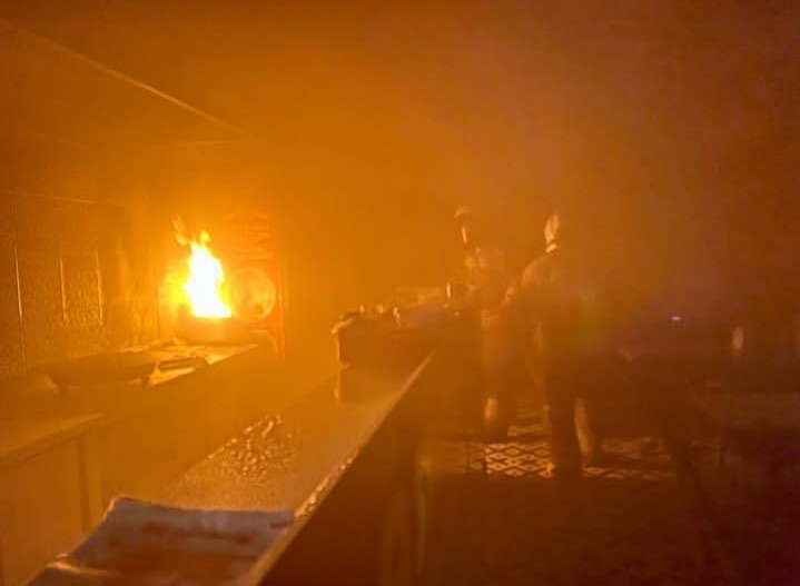 Hatay’ın Antakya ilçesinde bir dönerci dükkânında çıkan yangın kısa süreli