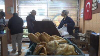 Hatay’da bir fırın artan maliyete rağmen Ramazan ayında vatandaşlar uygun