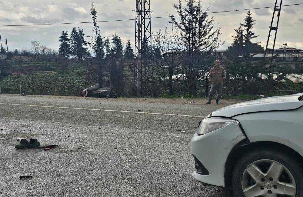 Hatay’da otomobil ile motosikletin çarpışması sonucu meydana gelen trafik kazasında