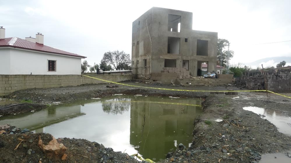 Hatay’da oyun oynadıkları sırada topları havuz yapımı için açılan ve