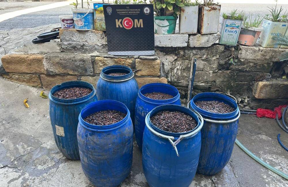 Hatay’ın Arsuz ilçesinde kaçak içki üretimine yönelik gerçekleştirilen operasyonda büyük