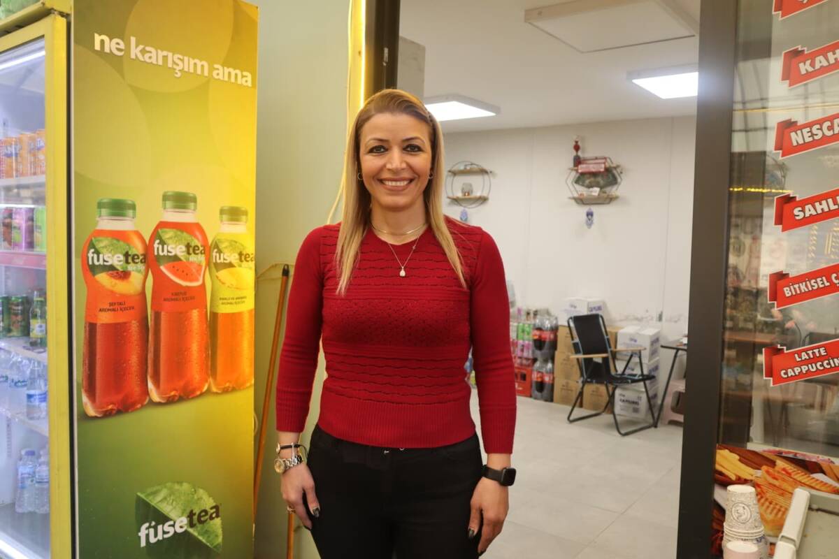 Antakya’nın simgelerinden Tarihi Uzun Çarşı’da yeniden hayat filizlenirken, esnafın mücadelesi