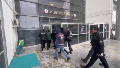 Hatay’ın Defne ilçesinde yasa dışı bahis operasyonunda 4 şüpheli yakalandı.