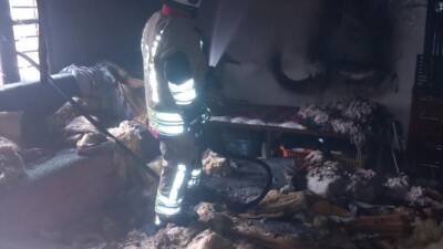 Hatay’ın Belen ilçesinde çıkan yangında bir ev tamamen yandı. İtfaiye