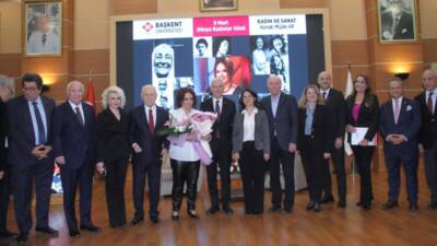 Türk sinemasının Efsani yıldızı  Müjde Ar 8 Mart Dünya