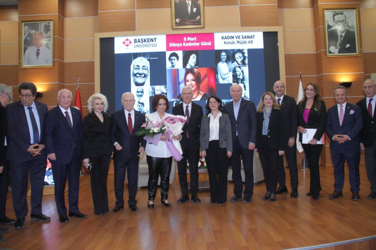 Türk sinemasının Efsani yıldızı  Müjde Ar 8 Mart Dünya