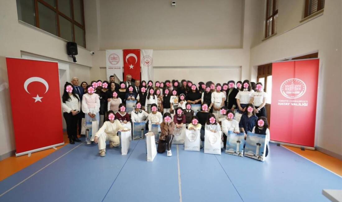 Hatay Valisi Mustafa Masatlı, eşi Esra Masatlı Hanımefendi ile birlikte