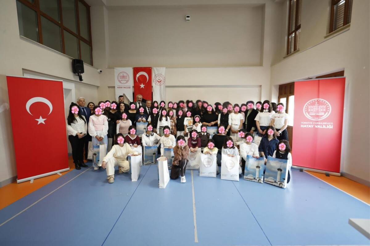 Hatay Valisi Mustafa Masatlı, eşi Esra Masatlı Hanımefendi ile birlikte