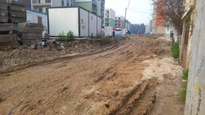 Akevler Mahallesi’nde rezerv alan içerisinde yaşayan vatandaşlar, altyapı ve yol