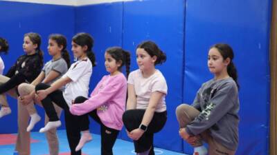 Hatay’da depremzede ilkokul öğrencileri, Milli Eğitim Bakanlığı ile Gençlik ve