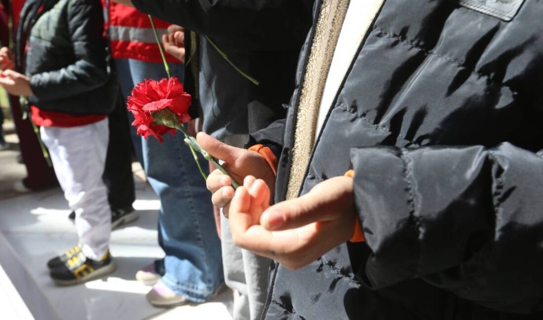 Hatay’ın İskenderun ilçesinde devlet koruması altında bulunan çocuklar, şehitleri anmak