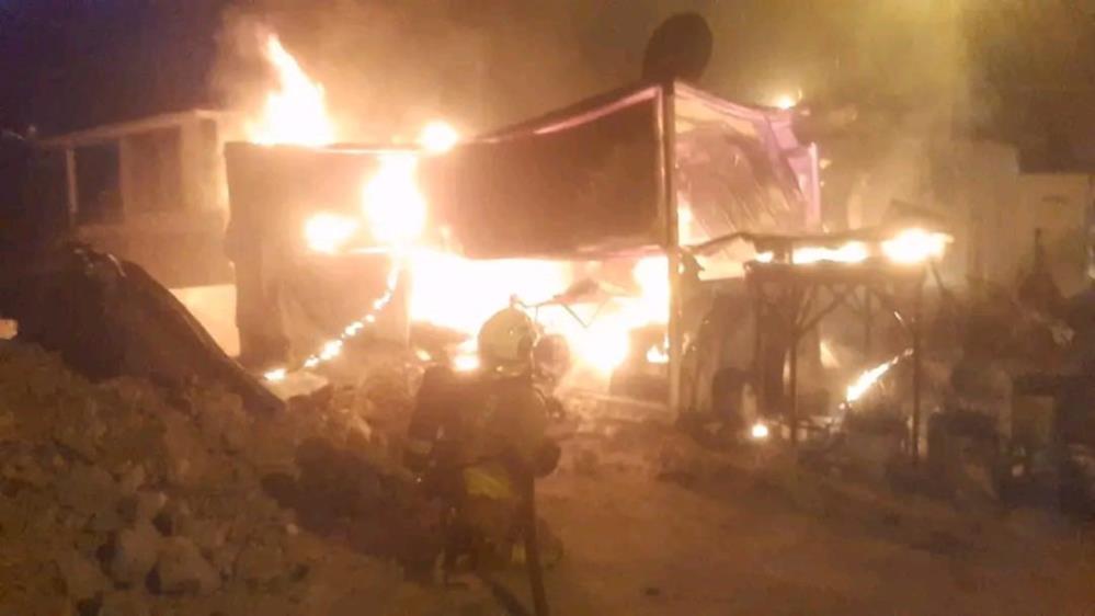 Hatay’ın Defne ilçesinde depremzede bir ailenin kaldığı konteyner, çıkan yangın