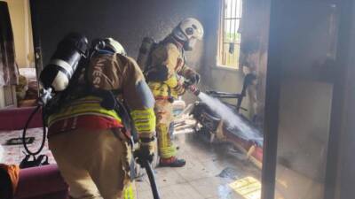 Hatay’ın Antakya ilçesinde çıkan ev yangını, itfaiye ekiplerinin hızlı müdahalesi