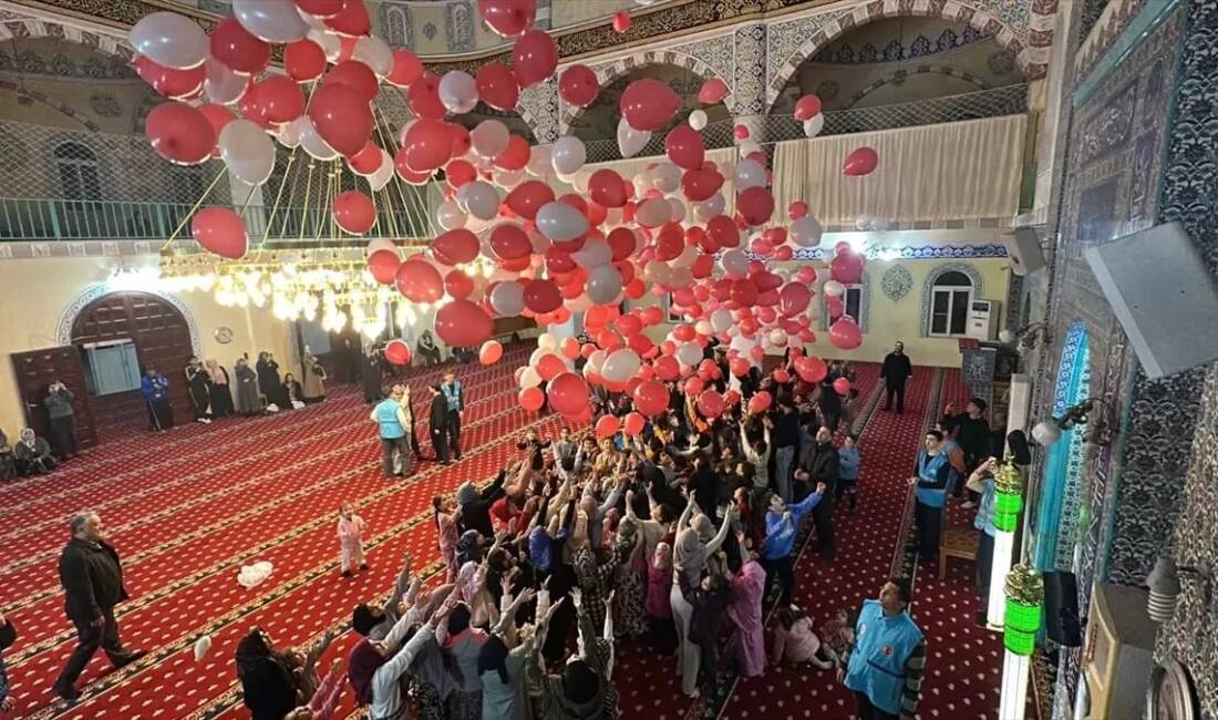 Hatay’ın Dörtyol ilçesinde teravih namazının ardından çocuklara yönelik düzenlenen etkinlikte