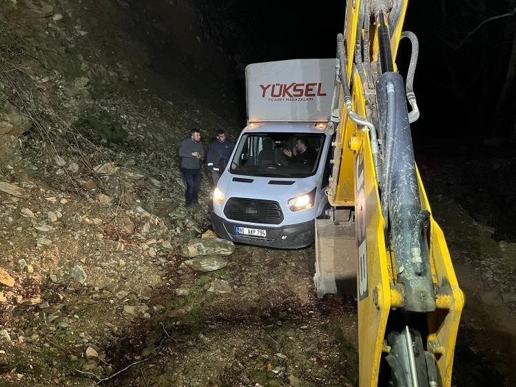Hatay’a il dışından beyaz eşya sevki için gelen üç firma