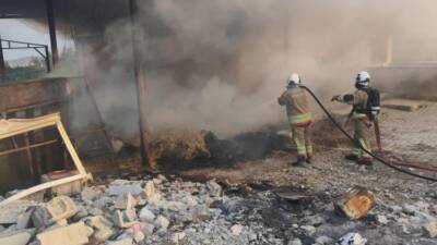 Hatay’ın Antakya ilçesinde bir evin odunluk bölümünde çıkan yangın kısa