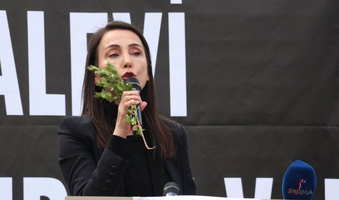 DEM Parti Eş Genel Başkanı Tülay Hatimoğulları, Hatay’ın Samandağ ilçesinde