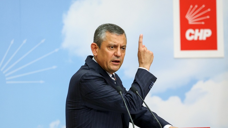 CHP Genel Başkanı Özgür Özel, Bolu Belediye Başkanı Tanju Özcan'ın