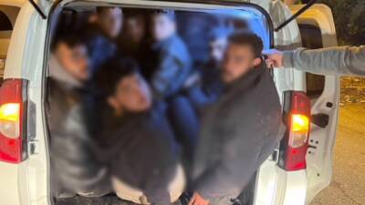 Hatay’da polis ekiplerinin yürüttüğü çalışmalar kapsamında, göçmen kaçakçılığı yaptığı belirlenen
