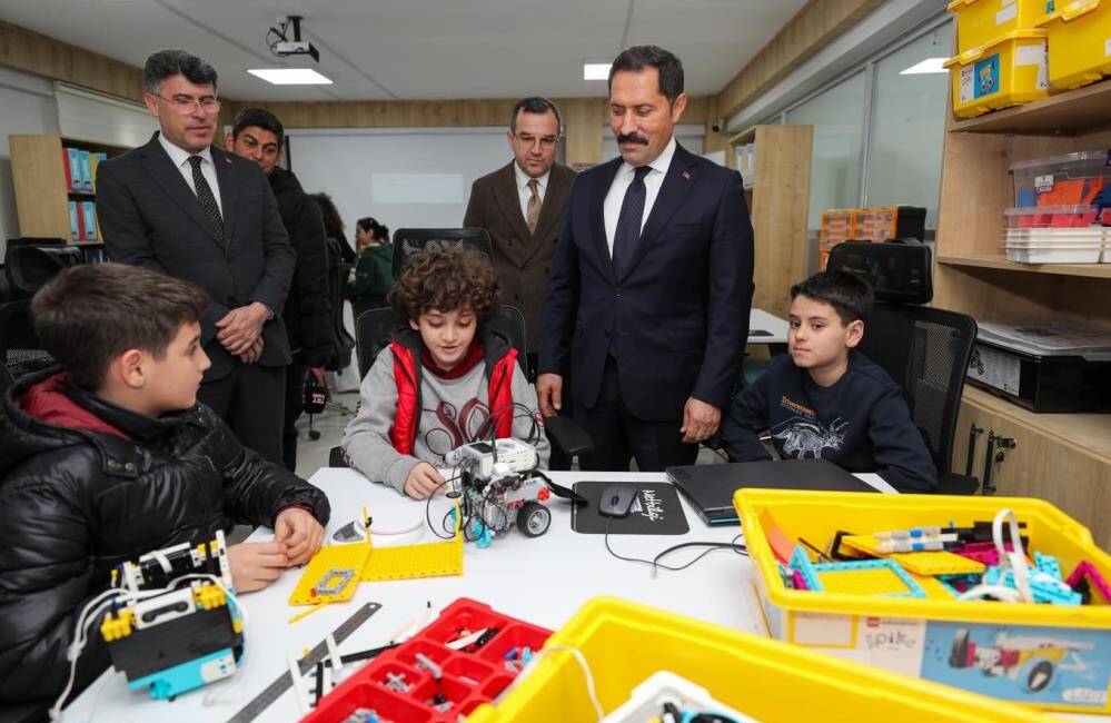 Deprem sonrası Hatay’da eğitim yeniden hayat buluyor. 2’nci Hataybot Robot