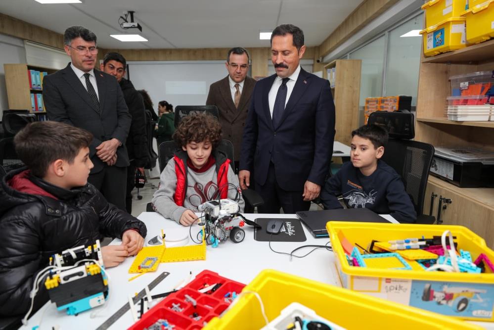 Deprem sonrası Hatay’da eğitim yeniden hayat buluyor. 2’nci Hataybot Robot