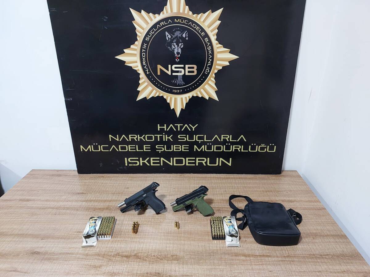 Hatay’da düzenlenen uyuşturucu operasyonlarında gözaltına alınan 5 şüpheli çıkarıldıkları mahkemece
