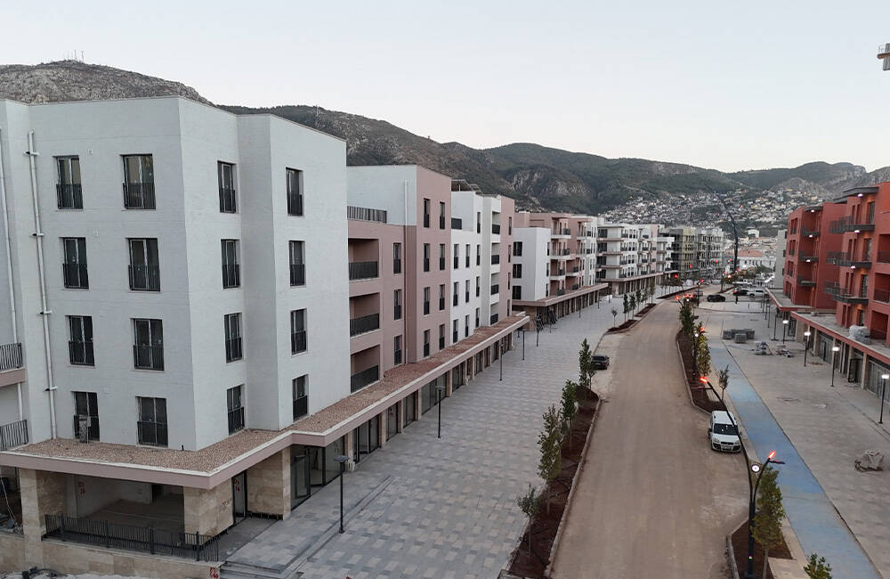 Antakya’nın kalbi, prestij caddelerinden Rezerv alan ilan edilen Atatürk Caddesinde