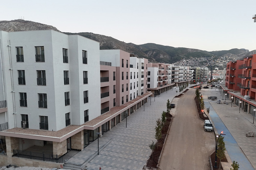 Antakya’nın kalbi, prestij caddelerinden Rezerv alan ilan edilen Atatürk Caddesinde