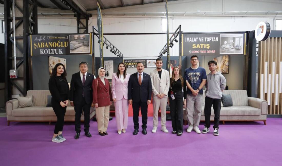 Hatay Valisi Mustafa Masatlı, eşi Esra Masatlı ile birlikte İl