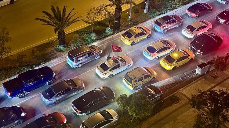 Hatay’ın İskenderun ilçesinde vatandaşlar, A Milli Futbol Takımı’nın 2026 FIFA