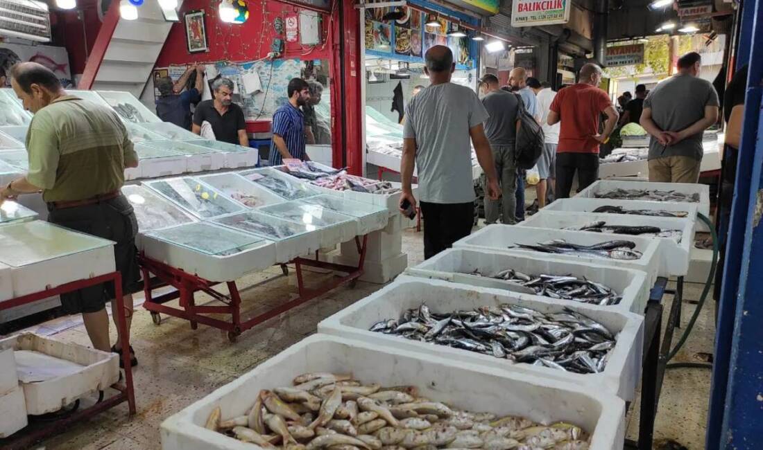 Antakya’da balıkçılar çarşısında yeni uygulama: Yaz dönemi boyunca haftanın bir