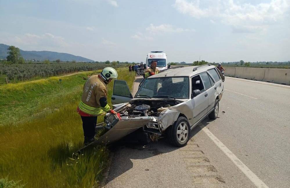 Hatay’ın Hassa ilçesinde meydana gelen trafik kazasında, kontrolden çıkan bir