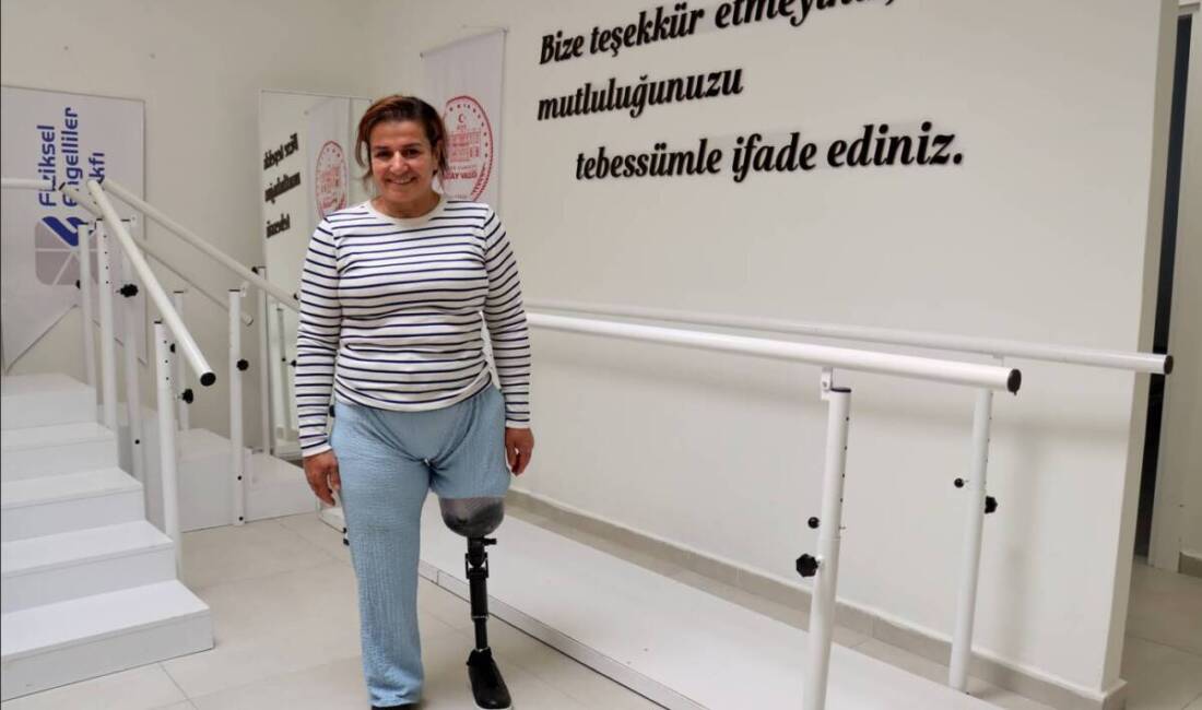 Hatay’da 7 yaşında geçirdiği trafik kazasıyla sol bacağını kaybeden, eşini