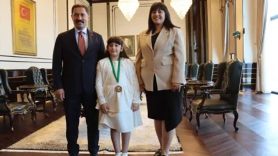 Hatay’da şehit polis memuru Emirhan Şimşek’in 9 yaşındaki kızı Ömür