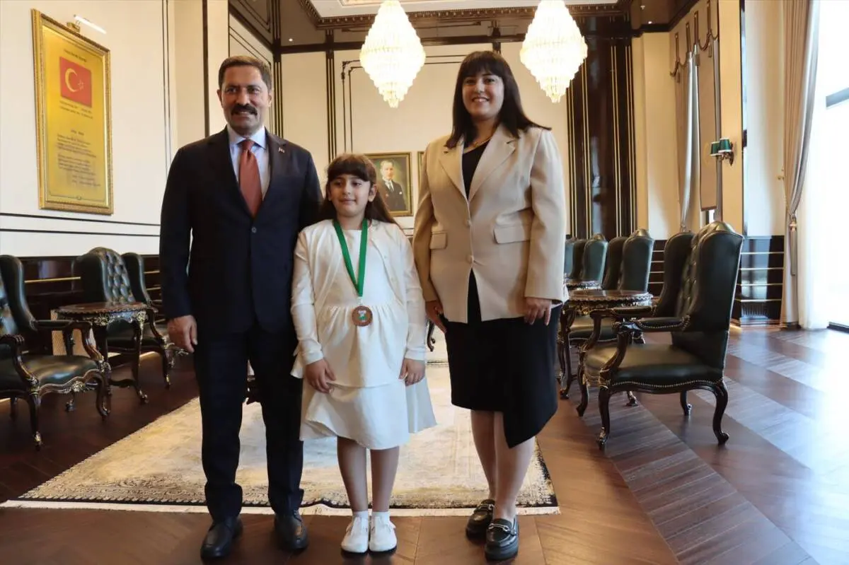 Hatay’da şehit polis memuru Emirhan Şimşek’in 9 yaşındaki kızı Ömür